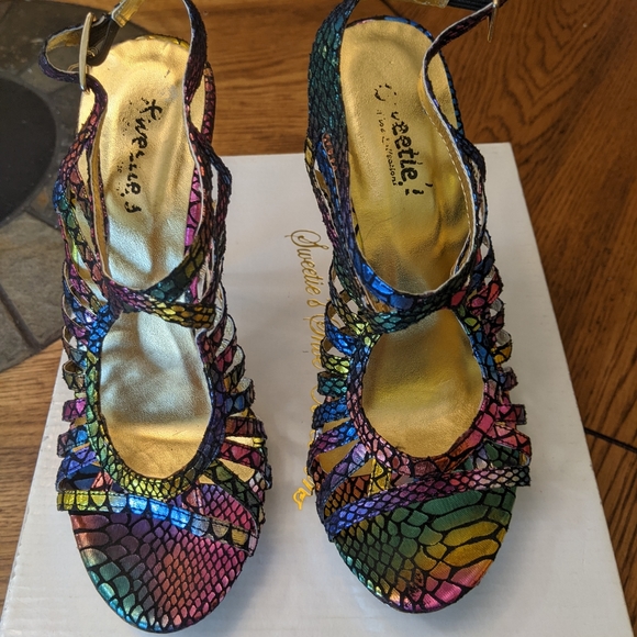 Rainbow color 4" high heels with matching purse - Picture 2 of 7